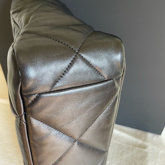 CHANEL 19 Black Leather Tote Handbag Mint 100% Authentic. - Picture 5 of 16